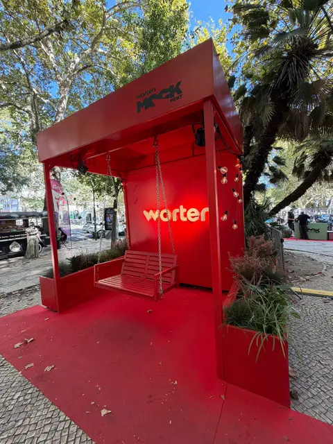 Baloiço Personalizável à Medida — aluguer para eventos em Portugal (fotografia 2)