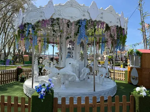Carrossel Branco White — aluguer para eventos em Portugal (fotografia 3)