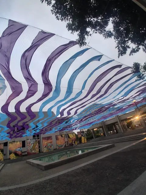 Decoração Suspensa de Tecidos — aluguer para eventos em Portugal (fotografia 2)