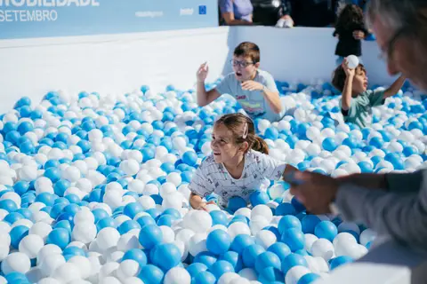 Piscina de Bolas com Rampa 7,5×12,5 m — aluguer para eventos em Portugal (fotografia 3)