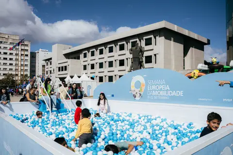 Piscina de Bolas Gigante 7,5×12,5 m — aluguer para eventos em Portugal