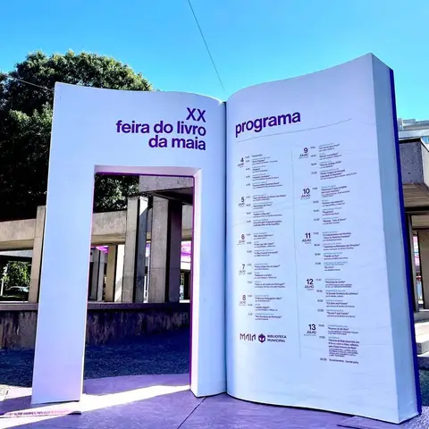 Pórtico Livro — aluguer para eventos em Portugal (fotografia 1)